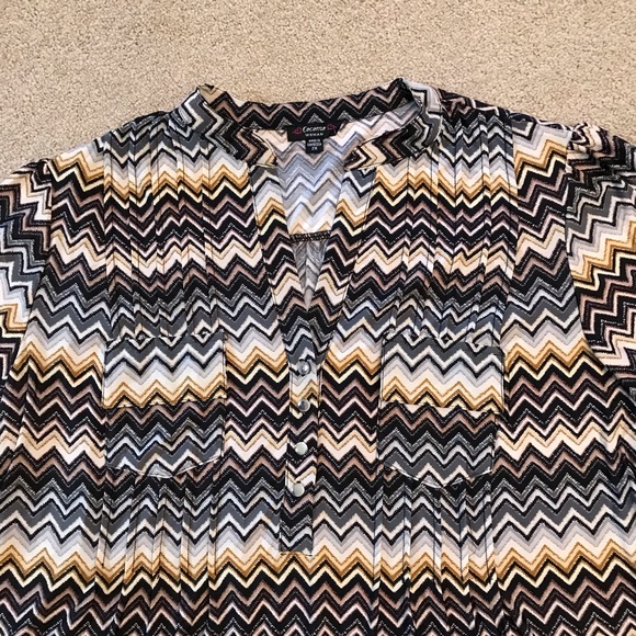 Cocomo Henley Georgette Swing Top Blouse Womens Plus Size 2X Tan Grey Easy Care - Picture 2 of 8